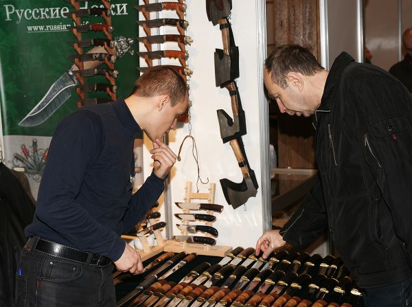 Ножи, топоры, подставки под ножи, бруски для заточки, подарочные коробки
